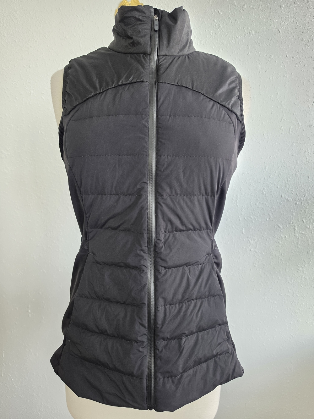 lululemon Down For It All Vest Size 10 Black Goose Down Running Puffer